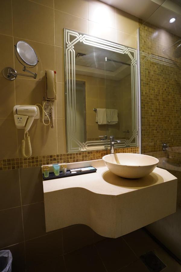 Cube Hotel Дубай Экстерьер фото